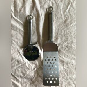 Rösle Stainless Pizza Cutter and Slotted Turner Set - Silver